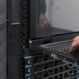 Sunucu yönetimi ve IT destek hizmetleri ile iş sürekliliği